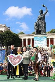 16.000 € gingen von der Münchner Wiesn-Stiftung an diverse Projekte (©Foto. Martin Schmitz)